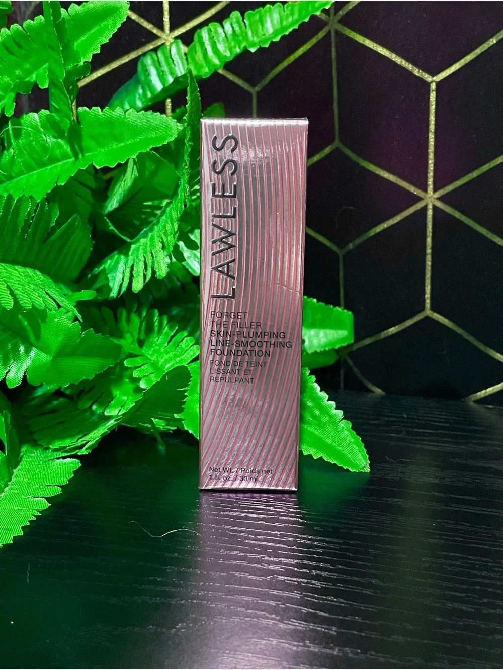 LAWLESS Skin-Plumping Line Smoothing Foundation - Fair 4L